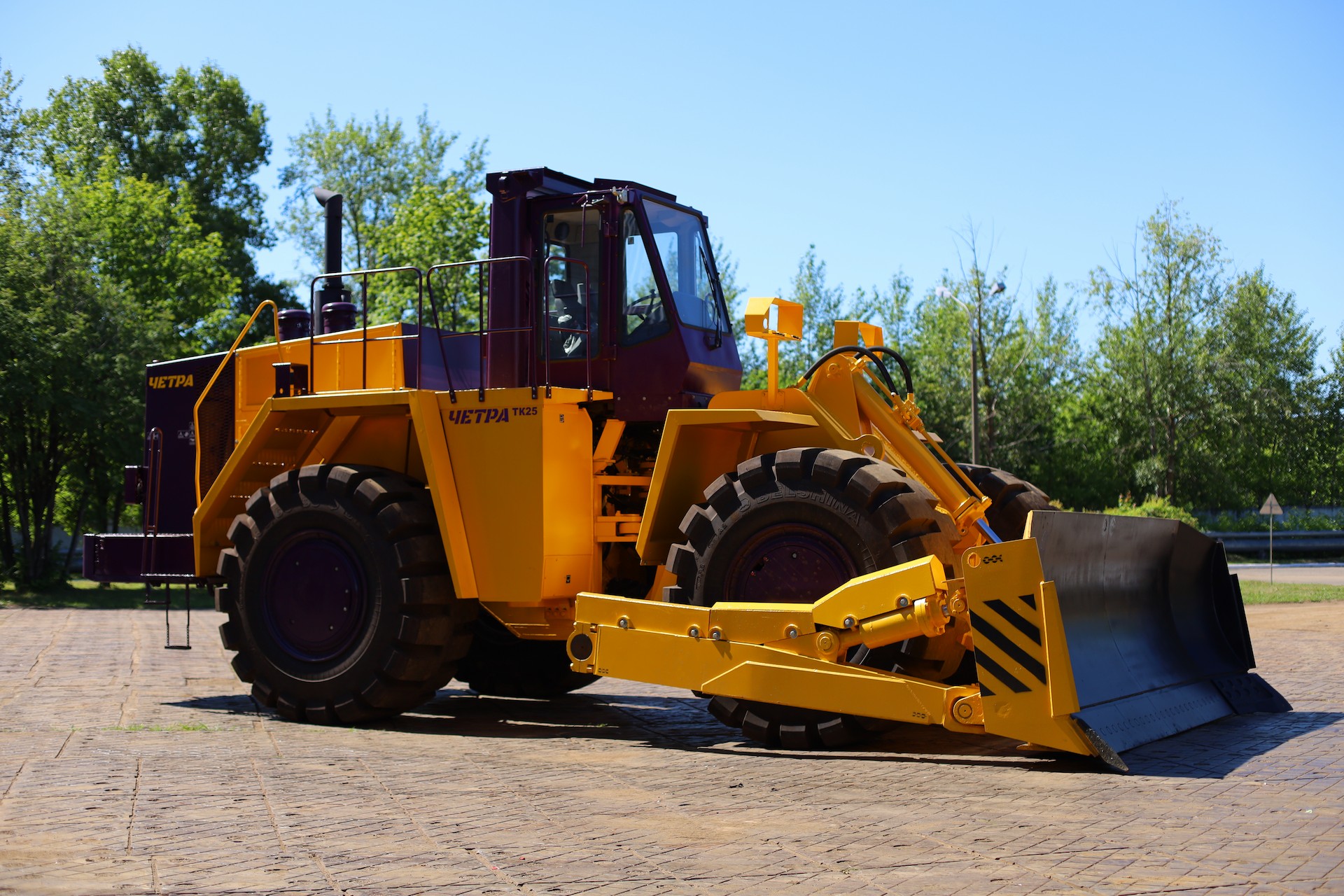 Колесный бульдозер ЧЕТРА ТК25